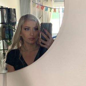 Meet your Posher, Caroline